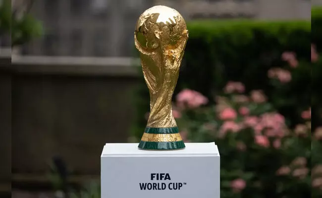 ಫುಟ್ಬಾಲ್ ವಿಶ್ವಕಪ್: 10 ಲಕ್ಷ ಟಿಕೆಟ್ಗಳ ಮಾರಾಟ ಫುಟ್ಬಾಲ್ ವಿಶ್ವಕಪ್: 10 ಲಕ್ಷ ಟಿಕೆಟ್ಗಳ ಮಾರಾಟ