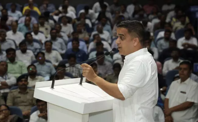 ಮೋದಿಯ ವಿಶ್ವಾಸ, ಅಮಿತ್ ಶಾರ ಕಿವಿಯಾದ ಹರ್ಷ್ ಸಾಂಘ್ವಿಗೆ ಗುಜರಾತ್ ನ ಡಿಸಿಎಂ ಗದ್ದುಗೆ ಮೋದಿಯ ವಿಶ್ವಾಸ, ಅಮಿತ್ ಶಾರ ಕಿವಿಯಾದ ಹರ್ಷ್ ಸಾಂಘ್ವಿಗೆ ಗುಜರಾತ್ ನ ಡಿಸಿಎಂ ಗದ್ದುಗೆ