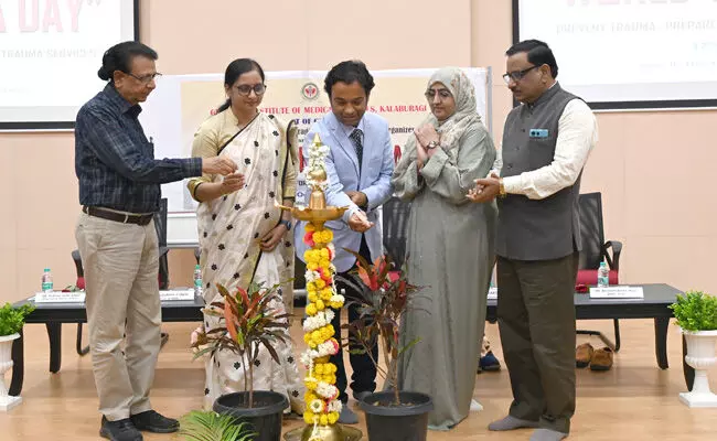 ಕಲಬುರಗಿ | ಅಪಘಾತ ಪ್ರಕರಣಗಳಲ್ಲಿ ಗೋಲ್ಡನ್ ಹವರ್ನಲ್ಲಿ ಚಿಕಿತ್ಸೆ ಅವಶ್ಯಕ : ಡಾ.ರಾಜಶ್ರೀ ಇಂಗಿನ್ ಕಲಬುರಗಿ | ಅಪಘಾತ ಪ್ರಕರಣಗಳಲ್ಲಿ ಗೋಲ್ಡನ್ ಹವರ್ನಲ್ಲಿ ಚಿಕಿತ್ಸೆ ಅವಶ್ಯಕ : ಡಾ.ರಾಜಶ್ರೀ ಇಂಗಿನ್