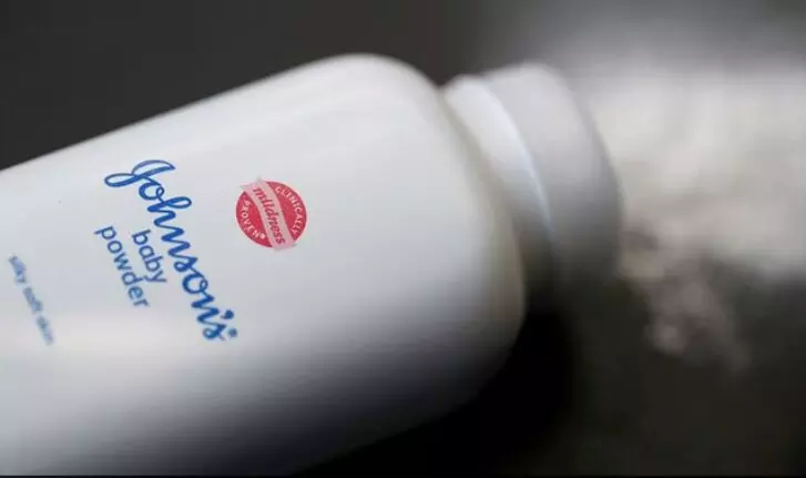 ಟಾಲ್ಕಮ್ ಪೌಡರ್ ನಿಂದ ಕ್ಯಾನ್ಸರ್ | ಯುಕೆಯಲ್ಲಿ ಜಾನ್ಸನ್ & ಜಾನ್ಸನ್ ವಿರುದ್ಧ ಬೃಹತ್ ಕಾನೂನು ಹೋರಾಟ: ವರದಿ