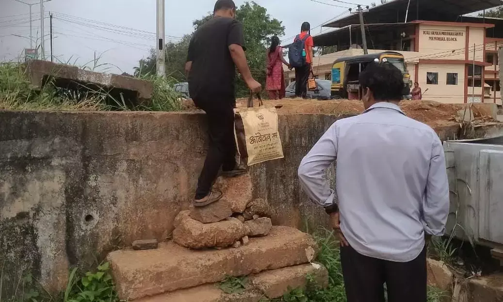 ಇಂದ್ರಾಳಿ ಸೇತುವೆ ಬಳಿ ಮೆಟ್ಟಲು ನಿರ್ಮಿಸಲು ಆಗ್ರಹ