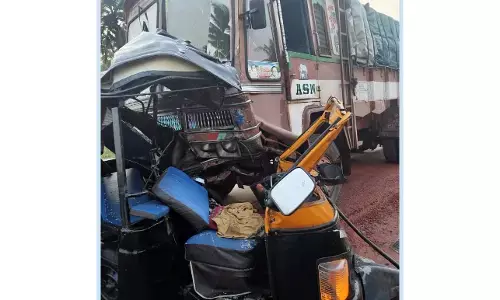 ಹೆಜಮಾಡಿ | ಆಟೊ ರಿಕ್ಷಾಕ್ಕೆ ಲಾರಿ ಢಿಕ್ಕಿ: ರಿಕ್ಷಾ ಚಾಲಕ ಮೃತ್ಯು