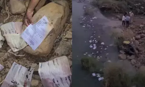 ʼಮತಗಳ್ಳತನʼ ಆರೋಪ | ಎಸ್ಐಟಿ ತನಿಖೆ ಆರಂಭದಲ್ಲೇ ಆಳಂದದ ಹಳ್ಳವೊಂದರಲ್ಲಿ ರಾಶಿ ಸಂಖ್ಯೆಯಲ್ಲಿ ಮತದಾರರ ಚೀಟಿಯ ಪಟ್ಟಿ ಪತ್ತೆ !