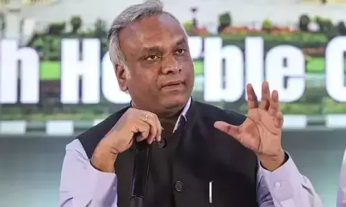 ಬಿಜೆಪಿ ನಾಯಕರು ತಮ್ಮ ಮಕ್ಕಳಿಗೆ ತ್ರಿಶೂಲ ದೀಕ್ಷೆ ಕೊಡಿಸಿ, ಗೋ ರಕ್ಷಣೆಗಾಗಿ ರಸ್ತೆಗೆ ಬಿಡಲಿ : ಪ್ರಿಯಾಂಕ್ ಖರ್ಗೆ ವಾಗ್ದಾಳಿ