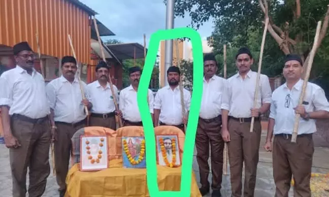 ಕಲಬುರಗಿ | ಆರೆಸ್ಸೆಸ್ ಗಣವೇಷದಲ್ಲಿ ಕಾಣಿಸಿಕೊಂಡ ಸರಕಾರಿ ಕಾಲೇಜಿನ ಪ್ರಾಧ್ಯಾಪಕ : ಫೋಟೋ ವೈರಲ್