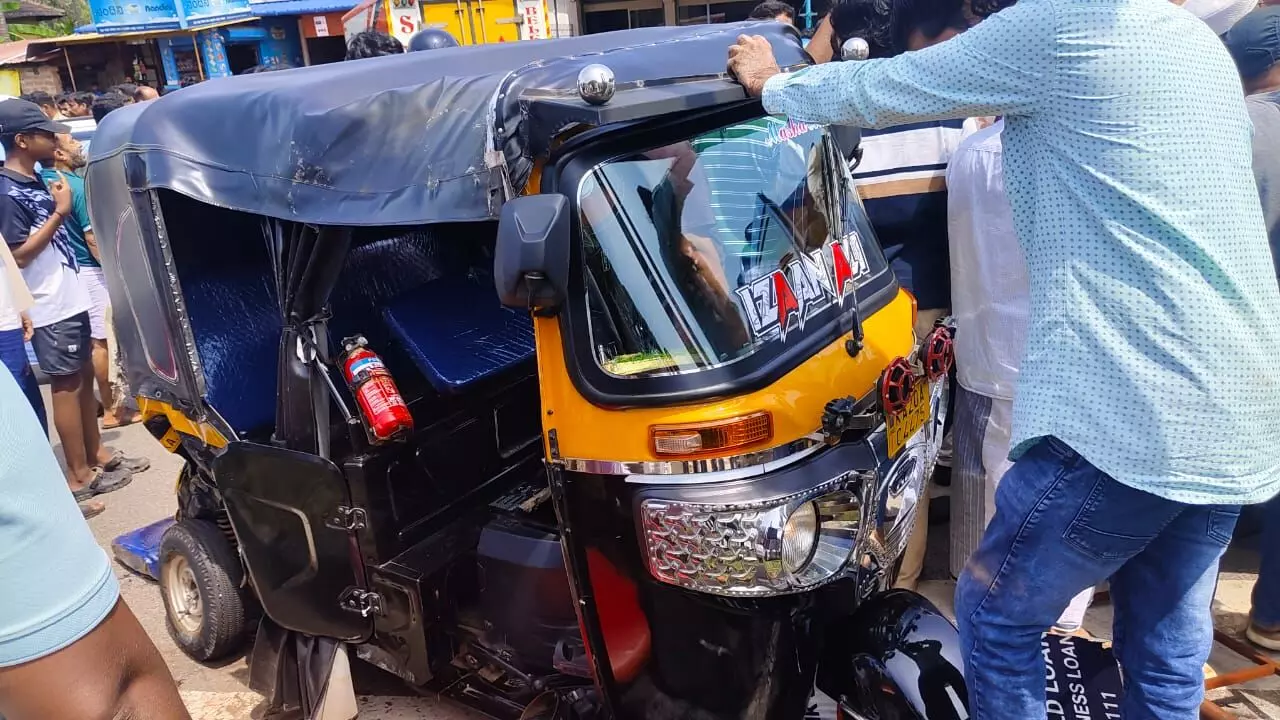 ಬೈಂದೂರು | ಆಟೊ ರಿಕ್ಷಾಕ್ಕೆ ಪಿಕಪ್ ಢಿಕ್ಕಿ : ರಿಕ್ಷಾ ಚಾಲಕ ಸ್ಥಳದಲ್ಲೇ ಮೃತ್ಯು