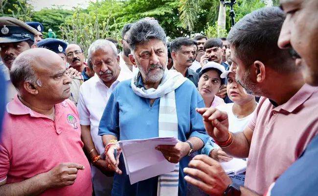 ಲಂಚ ಕೇಳಿದ ಆರ್‌ಓ ವಿರುದ್ಧ ಕ್ರಮಕ್ಕೆ ಡಿಸಿಎಂ ಡಿ.ಕೆ.ಶಿವಕುಮಾರ್ ಸೂಚನೆ