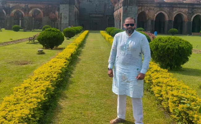 ಶತಮಾನಗಳಷ್ಟು ಪುರಾತನವಾದ ಮಸೀದಿಯ ಫೋಟೊ ಹಂಚಿಕೊಂಡ ಯೂಸುಫ್ ಪಠಾಣ್: ಅದು ಹಿಂದೂ ದೇವಾಲಯ ಎಂದ ಬಿಜೆಪಿ