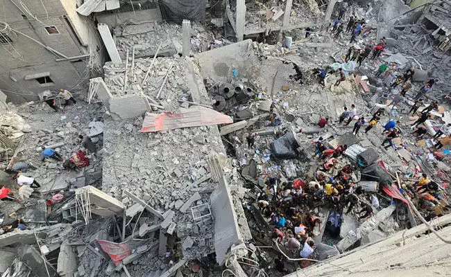 ಗಾಝಾ: ಬಸ್ಸಿನ ಮೇಲೆ ಇಸ್ರೇಲ್ ಗುಂಡಿನ ದಾಳಿಯಲ್ಲಿ 9 ಮಂದಿ ಮೃತ್ಯು ಗಾಝಾ: ಬಸ್ಸಿನ ಮೇಲೆ ಇಸ್ರೇಲ್ ಗುಂಡಿನ ದಾಳಿಯಲ್ಲಿ 9 ಮಂದಿ ಮೃತ್ಯು