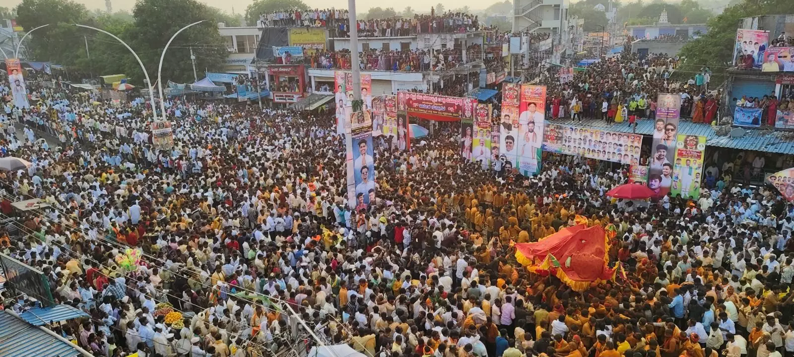 ಕಲಬುರಗಿ| ಜೇವರ್ಗಿ ಕಲ್ಕತ್ತ ದೇವಿಯ ಜಾತ್ರೆ, ಶಾಸಕ ಸೇರಿ ಹಲವು ಗಣ್ಯರು ಭಾಗಿ ಕಲಬುರಗಿ| ಜೇವರ್ಗಿ ಕಲ್ಕತ್ತ ದೇವಿಯ ಜಾತ್ರೆ, ಶಾಸಕ ಸೇರಿ ಹಲವು ಗಣ್ಯರು ಭಾಗಿ