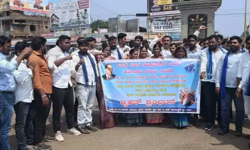 ಬೀದರ್: ದಲಿತರ ಮೇಲಿನ ಹಿಂಸಾಚಾರ, ಅಂಬೇಡ್ಕರ್, ನ್ಯಾಯಾಂಗಕ್ಕೆ ಅವಮಾನ ಖಂಡಿಸಿ ಪ್ರತಿಭಟನೆ