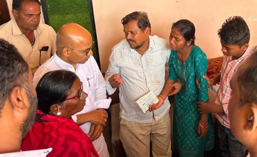 ಸೇಡಂ| ಗ್ರಂಥಪಾಲಕಿ ದಿ.ಭಾಗ್ಯವಂತಿ ನಿವಾಸಕ್ಕೆ ಭೇಟಿ ನೀಡಿದ ಸಚಿವ ಡಾ.ಶರಣಪ್ರಕಾಶ ಪಾಟೀಲ