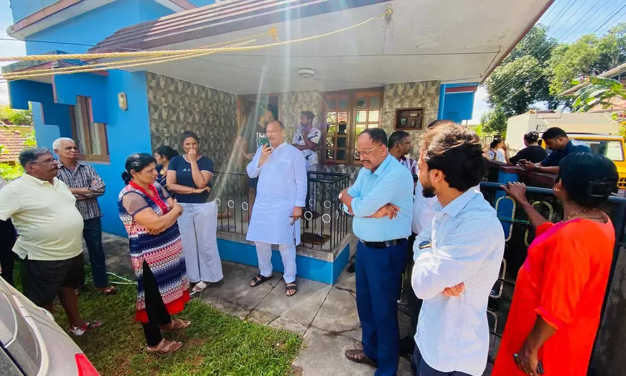 ಕುಲಶೇಖರ: ಮಳೆಹಾನಿಗೀಡಾದ ಮನೆಗೆ ಶಾಸಕ ಐವನ್ ಡಿಸೋಜ ಭೇಟಿ