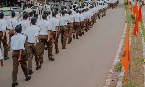 ಕಲಬುರಗಿ:  ಚಿತ್ತಾಪುರದಲ್ಲಿ ಆಯೋಜಿಸಿದ್ದ ಆರೆಸ್ಸೆಸ್ ಪಥ ಸಂಚಲನಕ್ಕೆ ಅನುಮತಿ ನಿರಾಕರಿಸಿ ತಹಶೀಲ್ದಾರ್ ಆದೇಶ