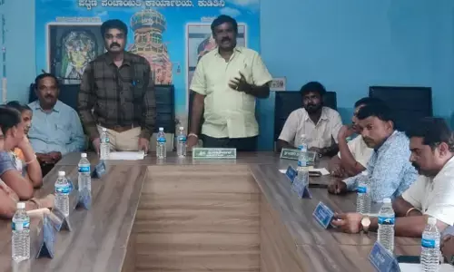 ಗ್ರಾಮ ಠಾಣೆಯಲ್ಲಿ ನೆಲೆಸಿರುವ ಕುಟುಂಬಗಳಿಗೆ ಎ ಖಾತಾ ನೀಡದೇ ರಿಯಲ್ ಎಸ್ಟೇಟ್‌ದಾರರಿಗೆ ನೀಡುತ್ತಿದ್ದಾರೆ: ವಿ.ರಾಜಶೇಖರ ಆರೋಪ