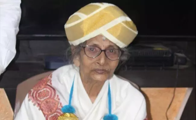 ಹುಬ್ಬಳ್ಳಿ: ಹಿರಿಯ ರಂಗಭೂಮಿ ಕಲಾವಿದೆ ಶಾಂತಾಬಾಯಿ ಜೋಶಿ ನಿಧನ ಹುಬ್ಬಳ್ಳಿ: ಹಿರಿಯ ರಂಗಭೂಮಿ ಕಲಾವಿದೆ ಶಾಂತಾಬಾಯಿ ಜೋಶಿ ನಿಧನ