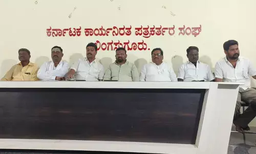 ರಾಯಚೂರು | ಶಾಸಕ ಮಾನಪ್ಪ ವಜ್ಜಲ್ ಅವರು ನನ್ನ ಹಿಂದಿನ ಆರೆಸ್ಸೆಸ್‌ ಗಣವೇಶಧಾರಿಯ ಫೋಟೋ ಪ್ರದರ್ಶಿಸಿ ಸಣ್ಣತನ ಪ್ರದರ್ಶಿಸಿದ್ದಾರೆ : ಗೋವಿಂದ ನಾಯಕ