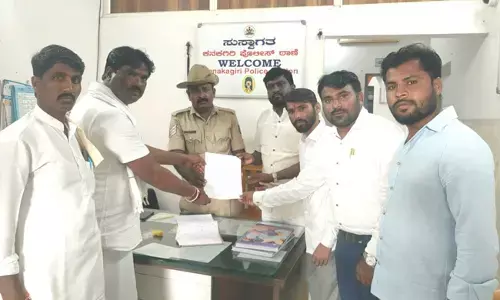 ಕನಕಗಿರಿ | ಬೇಡ ಸಮಾಜದ ಬಗ್ಗೆ ಅವಹೇಳನ ಆರೋಪ: ಮಾಜಿ ಸಂಸದ ರಮೇಶ ಕತ್ತಿ ಮೇಲೆ ಕಾನೂನು ಕ್ರಮಕ್ಕೆ ಆಗ್ರಹ