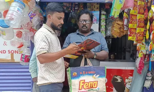 ಹಟ್ಟಿಯಲ್ಲಿ ʼಓಟ್ ಚೋರ್ ಗದ್ದಿ ಚೋಡ್ ಅಭಿಯಾನʼ : ಮನೆಮನೆಗೆ ಕಾಂಗ್ರೆಸ್ ಕಾರ್ಯಕರ್ತರ ಭೇಟಿ