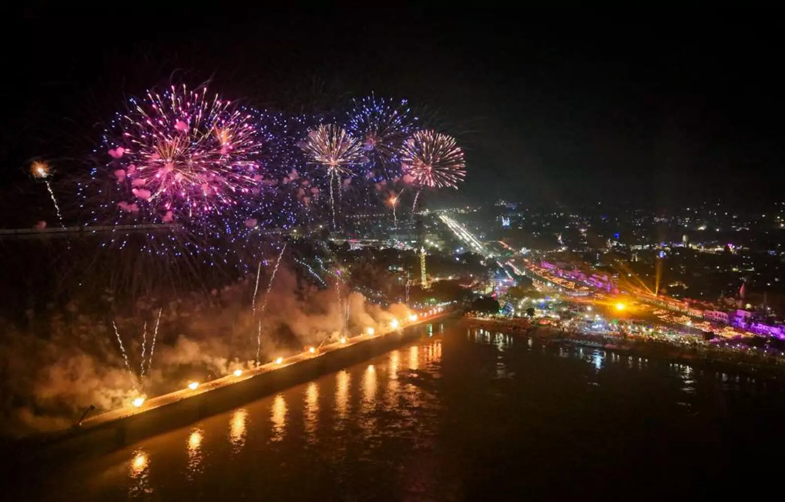 ದೇಶಾದ್ಯಂತ ದೀಪಾವಳಿ ಸಂಭ್ರಮ; ಚಿತ್ರಗಳಲ್ಲಿ ನೋಡಿ....