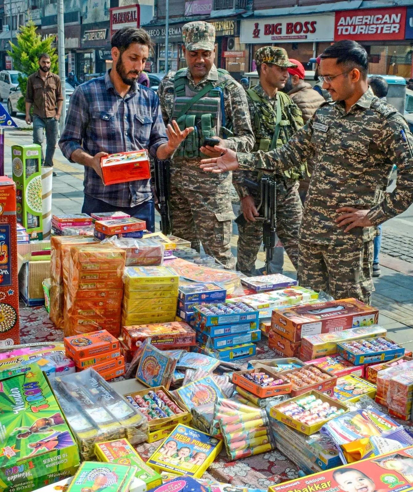 ದೇಶಾದ್ಯಂತ ದೀಪಾವಳಿ ಸಂಭ್ರಮ; ಚಿತ್ರಗಳಲ್ಲಿ ನೋಡಿ....