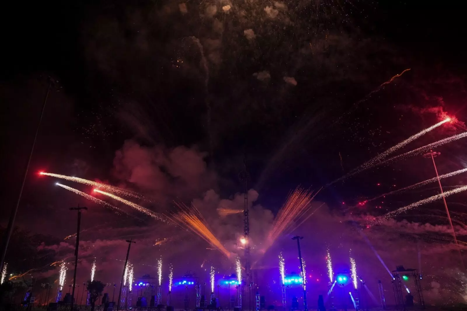 ದೇಶಾದ್ಯಂತ ದೀಪಾವಳಿ ಸಂಭ್ರಮ; ಚಿತ್ರಗಳಲ್ಲಿ ನೋಡಿ....