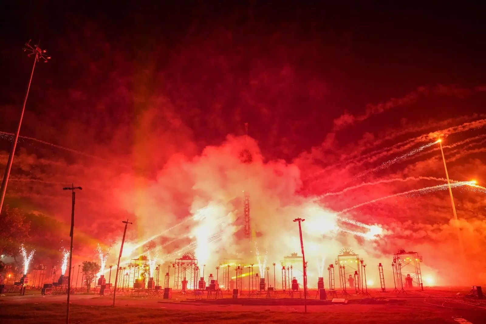 ದೇಶಾದ್ಯಂತ ದೀಪಾವಳಿ ಸಂಭ್ರಮ; ಚಿತ್ರಗಳಲ್ಲಿ ನೋಡಿ....