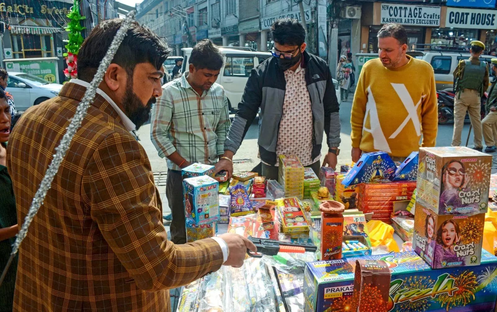 ದೇಶಾದ್ಯಂತ ದೀಪಾವಳಿ ಸಂಭ್ರಮ; ಚಿತ್ರಗಳಲ್ಲಿ ನೋಡಿ....