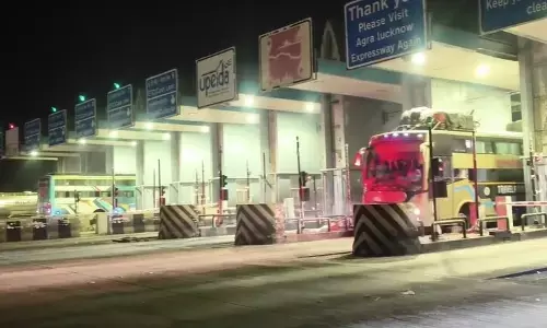 ಉತ್ತರ ಪ್ರದೇಶ | ದೀಪಾವಳಿ ಬೋನಸ್ ಕಡಿಮೆ ಕೊಟ್ಟಿದ್ದಕ್ಕೆ ಟೋಲ್ ತೆರೆದಿಟ್ಟು ಸಿಬ್ಬಂದಿಗಳಿಂದ ಪ್ರತಿಭಟನೆ