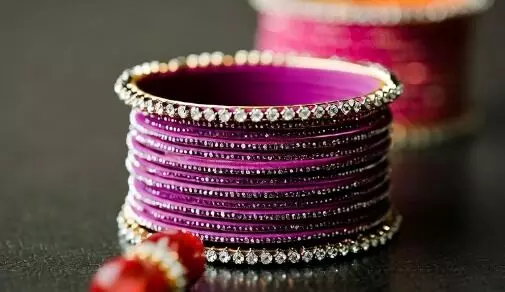 18 ಗಂಟೆಗಳ ಕಾಲ ಬಲವಂತದ ದುಡಿಸಿ, ಥಳಿಸುತ್ತಿದ್ದ ಮಾಲಕರು: ಬಳೆ ತಯಾರಿಕಾ ಕಾರ್ಖಾನೆಯಿಂದ ತಪ್ಪಿಸಿಕೊಂಡು ಪಾರಾದ ಏಳು ಬಾಲಕರು! 18 ಗಂಟೆಗಳ ಕಾಲ ಬಲವಂತದ ದುಡಿಸಿ, ಥಳಿಸುತ್ತಿದ್ದ ಮಾಲಕರು: ಬಳೆ ತಯಾರಿಕಾ ಕಾರ್ಖಾನೆಯಿಂದ ತಪ್ಪಿಸಿಕೊಂಡು ಪಾರಾದ ಏಳು ಬಾಲಕರು!