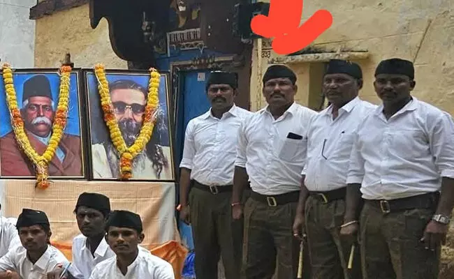 ಯಾದಗಿರಿ | ಆರೆಸ್ಸೆಸ್ ಪಥಸಂಚಲನದಲ್ಲಿ ಸರಕಾರಿ ಶಾಲಾ ಶಿಕ್ಷಕ ಭಾಗಿ : ಫೋಟೋ ವೈರಲ್