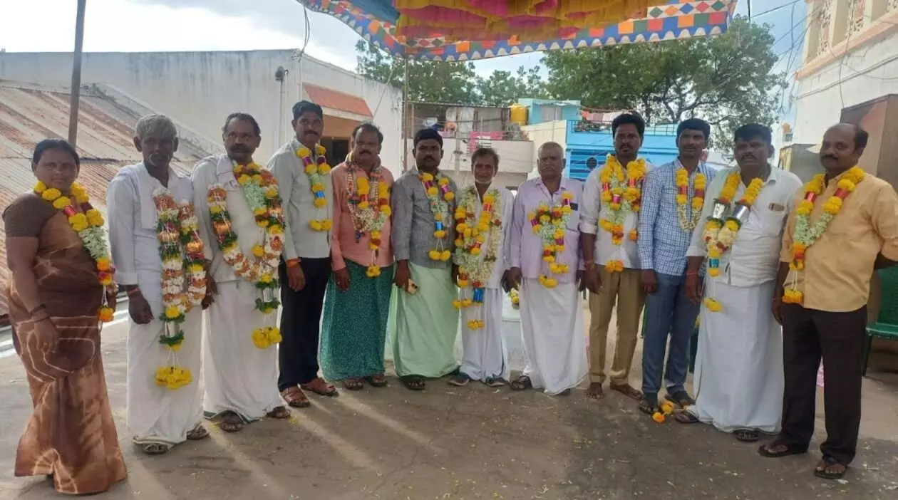 ಕಂಪ್ಲಿ | ತಾಲ್ಲೂಕು ವ್ಯವಸಾಯೋತ್ಪನ್ನ ಮಾರಾಟ ಸಹಕಾರ ಸಂಘದ ನಿರ್ದೇಶಕರಾಗಿ 8 ಮಂದಿ ಅವಿರೋಧ ಆಯ್ಕೆ