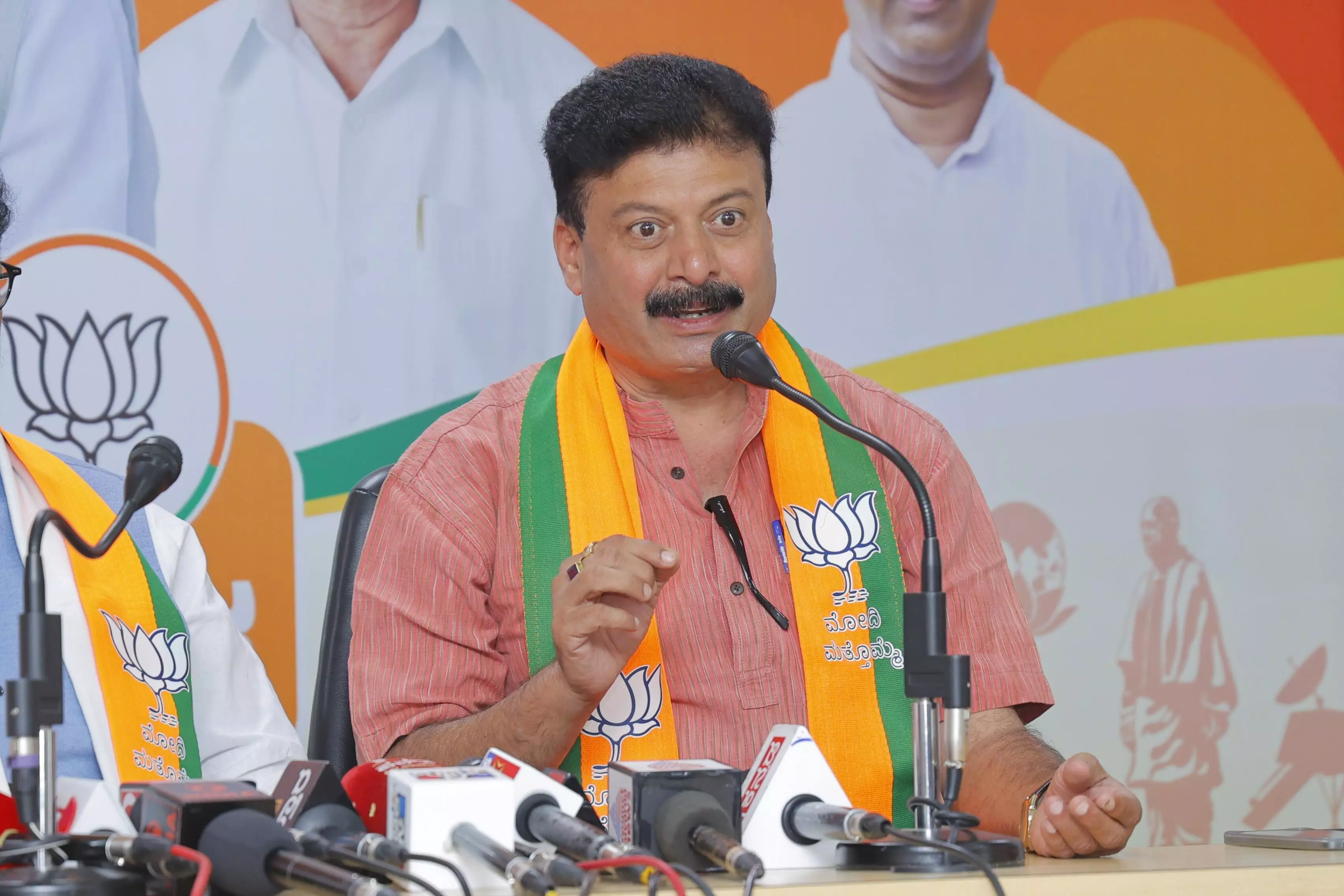 ಸಚಿವ ಪ್ರಿಯಾಂಕ್ ಖರ್ಗೆ ವಿರುದ್ಧ ಅವಹೇಳನಕಾರಿ ಹೇಳಿಕೆ ಆರೋಪ: ಬಿಜೆಪಿ ಮುಖ್ಯ ವಕ್ತಾರ ಮಹೇಶ್ ವಿರುದ್ಧ ದೂರು ದಾಖಲು ಸಚಿವ ಪ್ರಿಯಾಂಕ್ ಖರ್ಗೆ ವಿರುದ್ಧ ಅವಹೇಳನಕಾರಿ ಹೇಳಿಕೆ ಆರೋಪ: ಬಿಜೆಪಿ ಮುಖ್ಯ ವಕ್ತಾರ ಮಹೇಶ್ ವಿರುದ್ಧ ದೂರು ದಾಖಲು