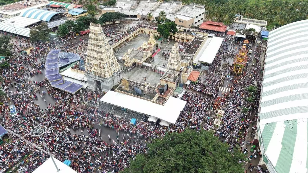ಚಾಮರಾಜನಗರ | ಮಹದೇಶ್ವರ ಬೆಟ್ಟದಲ್ಲಿ ಅದ್ದೂರಿ ದೀಪಾವಳಿ ಮಹಾ ರಥೋತ್ಸವ