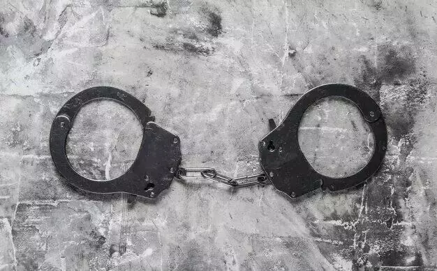 ಬೆಂಗಳೂರು | ಪೊಲೀಸ್ ಮಾಹಿತಿದಾರರ ಸೋಗಿನಲ್ಲಿ ಮಹಿಳೆ ಮೇಲೆ ಸಾಮೂಹಿಕ ಅತ್ಯಾಚಾರ : ಮೂವರ ಬಂಧನ ಬೆಂಗಳೂರು | ಪೊಲೀಸ್ ಮಾಹಿತಿದಾರರ ಸೋಗಿನಲ್ಲಿ ಮಹಿಳೆ ಮೇಲೆ ಸಾಮೂಹಿಕ ಅತ್ಯಾಚಾರ : ಮೂವರ ಬಂಧನ