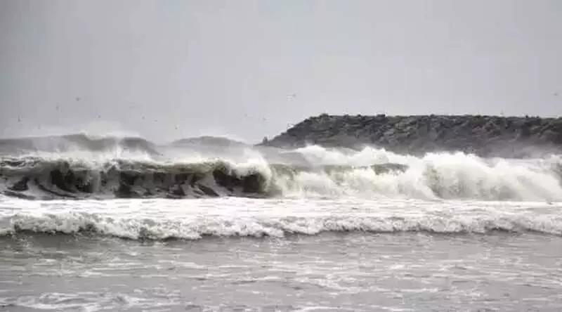 ಅ.26ರವರೆಗೆ ಮೀನುಗಾರರು ಸಮುದ್ರಕ್ಕೆ ತೆರಳದಂತೆ ಸೂಚನೆ ಅ.26ರವರೆಗೆ ಮೀನುಗಾರರು ಸಮುದ್ರಕ್ಕೆ ತೆರಳದಂತೆ ಸೂಚನೆ