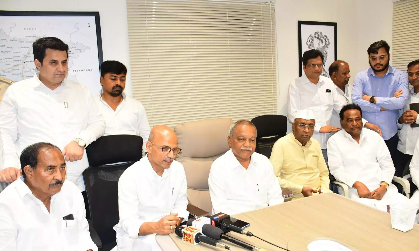 ಕಲಬುರಗಿ | ಅ.30ರಂದು ನಡೆಯುವ ಸಭೆಯಲ್ಲಿ ವಿಮಾನಗಳ ಕಾರ್ಯಾಚರಣೆ ಬಗ್ಗೆ ಪ್ರಸ್ತಾಪ : ಸಂಸದ ರಾಧಾಕೃಷ್ಣ ದೊಡ್ಡಮನಿ ಕಲಬುರಗಿ | ಅ.30ರಂದು ನಡೆಯುವ ಸಭೆಯಲ್ಲಿ ವಿಮಾನಗಳ ಕಾರ್ಯಾಚರಣೆ ಬಗ್ಗೆ ಪ್ರಸ್ತಾಪ : ಸಂಸದ ರಾಧಾಕೃಷ್ಣ ದೊಡ್ಡಮನಿ