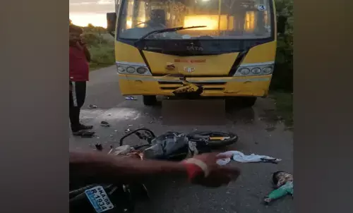 ಚಿಕ್ಕಬಳ್ಳಾಪುರ | ಬೈಕ್–ಶಾಲಾ ವಾಹನದ ನಡುವೆ ಭೀಕರ ಅಪಘಾತ; ನಾಲ್ವರು ಮೃತ್ಯು