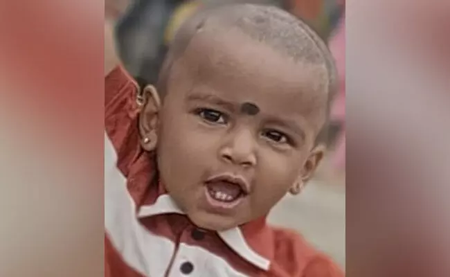 ಹಾವೇರಿ: ನೀರು ತುಂಬಿದ್ದ ಬಕೆಟ್ ಗೆ ಬಿದ್ದು 14 ತಿಂಗಳ ಮಗು ಮೃತ್ಯು ಹಾವೇರಿ: ನೀರು ತುಂಬಿದ್ದ ಬಕೆಟ್ ಗೆ ಬಿದ್ದು 14 ತಿಂಗಳ ಮಗು ಮೃತ್ಯು