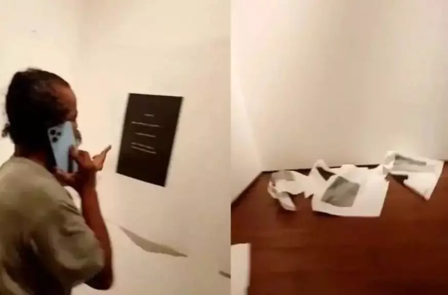 ಕೇರಳ | ಕೊಚ್ಚಿ ಕಲಾ ಗ್ಯಾಲರಿಯಲ್ಲಿ ಅಲ್ಜೀರಿಯಾ-ಫ್ರೆಂಚ್ ಕಲಾವಿದೆಯ ಕಲಾಕೃತಿಗಳಿಗೆ ಹಾನಿ : ಇಬ್ಬರ ವಿರುದ್ಧ ಪ್ರಕರಣ ದಾಖಲು ಕೇರಳ | ಕೊಚ್ಚಿ ಕಲಾ ಗ್ಯಾಲರಿಯಲ್ಲಿ ಅಲ್ಜೀರಿಯಾ-ಫ್ರೆಂಚ್ ಕಲಾವಿದೆಯ ಕಲಾಕೃತಿಗಳಿಗೆ ಹಾನಿ : ಇಬ್ಬರ ವಿರುದ್ಧ ಪ್ರಕರಣ ದಾಖಲು