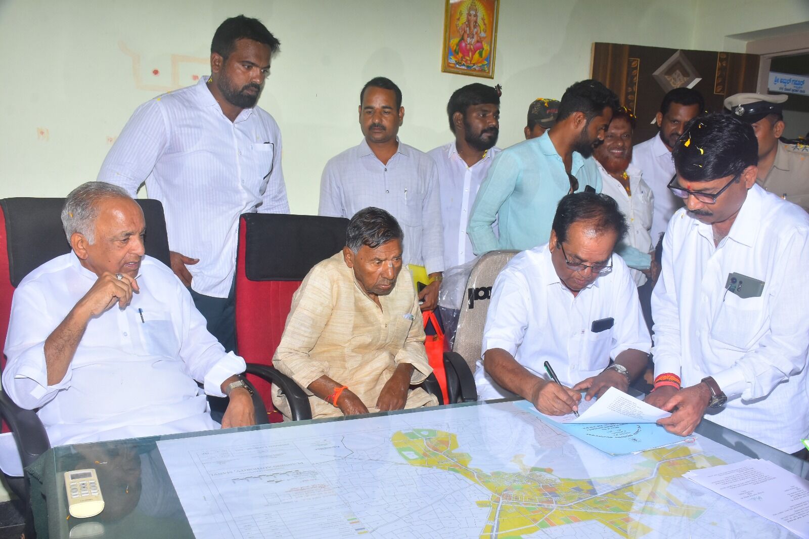 ಮಾನ್ವಿ: ನಯೋಪ್ರಾ ಅಧ್ಯಕ್ಷರಾಗಿ ಗಫೂರ್ ಸಾಬ್ ಪದಗ್ರಹಣ; ಸಚಿವ ಎನ್ ಎಸ್ ಬೋಸರಾಜು ಭಾಗಿ