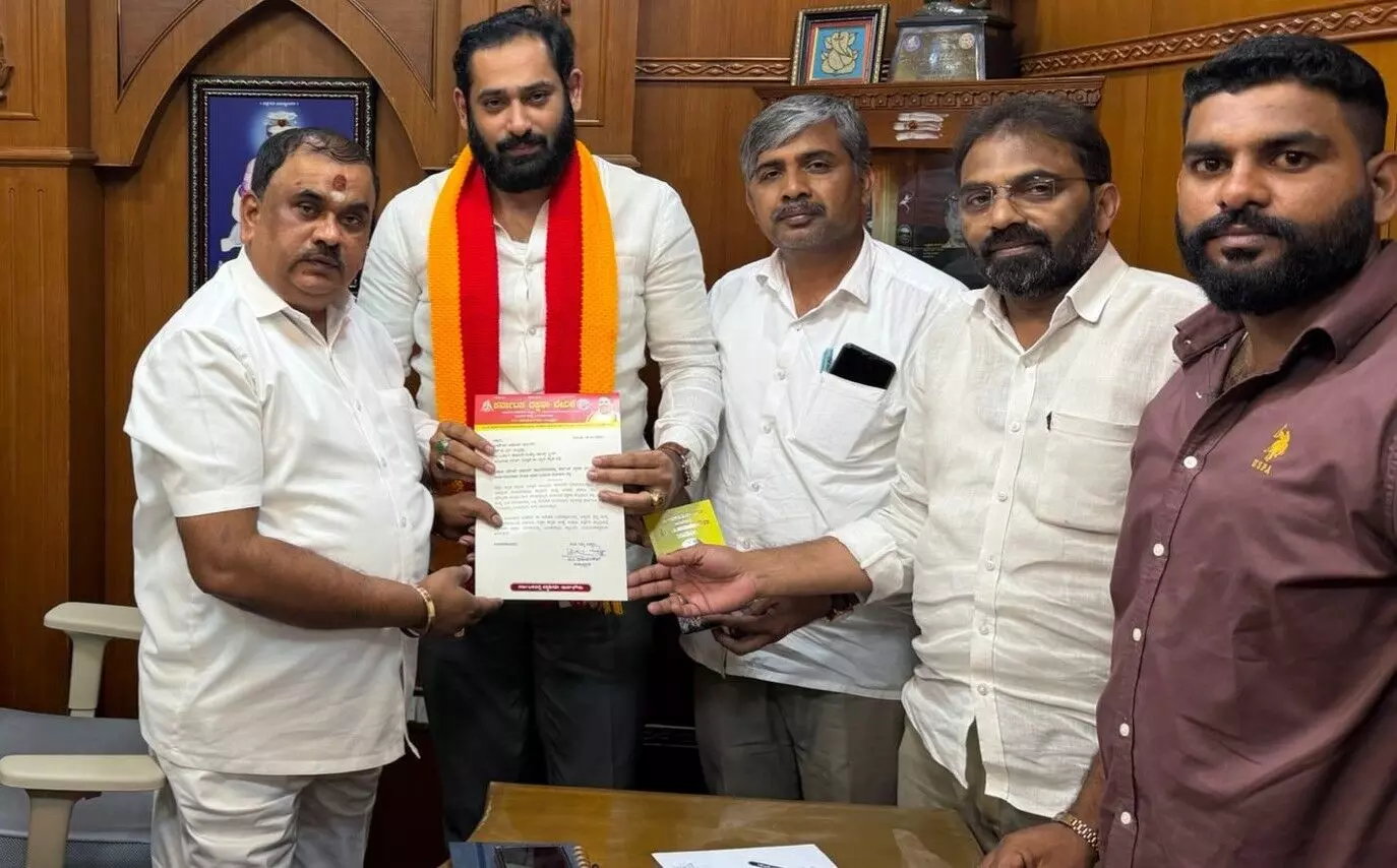 ಕ.ರ.ವೇ ರಾಜ್ಯ ಕಾರ್ಯದರ್ಶಿಯಾಗಿ ಮೌಸೀರ್ ಅಹಮದ್ ಸಾಮಣಿಗೆ ನೇಮಕ ಕ.ರ.ವೇ ರಾಜ್ಯ ಕಾರ್ಯದರ್ಶಿಯಾಗಿ ಮೌಸೀರ್ ಅಹಮದ್ ಸಾಮಣಿಗೆ ನೇಮಕ