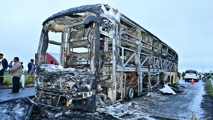 ಕರ್ನೂಲ್ ಬಸ್ ದುರಂತ : ಮೃತರ ಕುಟುಂಬಕ್ಕೆ ತಲಾ ಐದು ಲಕ್ಷ ರೂ. ಪರಿಹಾರ ಘೋಷಿಸಿದ ಆಂಧ್ರಪ್ರದೇಶ ಸರಕಾರ ಕರ್ನೂಲ್ ಬಸ್ ದುರಂತ : ಮೃತರ ಕುಟುಂಬಕ್ಕೆ ತಲಾ ಐದು ಲಕ್ಷ ರೂ. ಪರಿಹಾರ ಘೋಷಿಸಿದ ಆಂಧ್ರಪ್ರದೇಶ ಸರಕಾರ