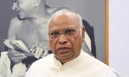 ಆಂಧ್ರಪ್ರದೇಶ ಬಸ್ ದುರಂತ: ಎಐಸಿಸಿ ಅಧ್ಯಕ್ಷ ಮಲ್ಲಿಕಾರ್ಜುನ ಖರ್ಗೆ ತೀವ್ರ ಸಂತಾಪ