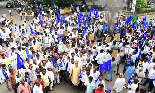 ಕಲಬುರಗಿ | ಸಚಿವ ಪ್ರಿಯಾಂಕ್ ಖರ್ಗೆಗೆ ನಿಂದನೆ ಖಂಡಿಸಿ ದಲಿತ ಸೇನೆ ವತಿಯಿಂದ ಪ್ರತಿಭಟನೆ