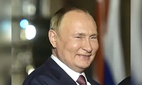 ಟೊಮಾಹಾಕ್ ಕ್ಷಿಪಣಿ ರಶ್ಯಕ್ಕೆ ಅಪ್ಪಳಿಸಿದರೆ ಗಂಭೀರ, ವಿನಾಶಕಾರಿ ಪ್ರತಿಕ್ರಿಯೆ‌ : ಅಮೆರಿಕಾಕ್ಕೆ ಪುಟಿನ್ ಎಚ್ಚರಿಕೆ