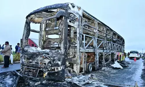 ಕರ್ನೂಲ್‌ ಬಸ್‌ ದುರಂತ : ಮೃತರ ಕುಟುಂಬಕ್ಕೆ ತಲಾ ಐದು ಲಕ್ಷ ರೂ. ಪರಿಹಾರ ಘೋಷಿಸಿದ ಆಂಧ್ರಪ್ರದೇಶ ಸರಕಾರ