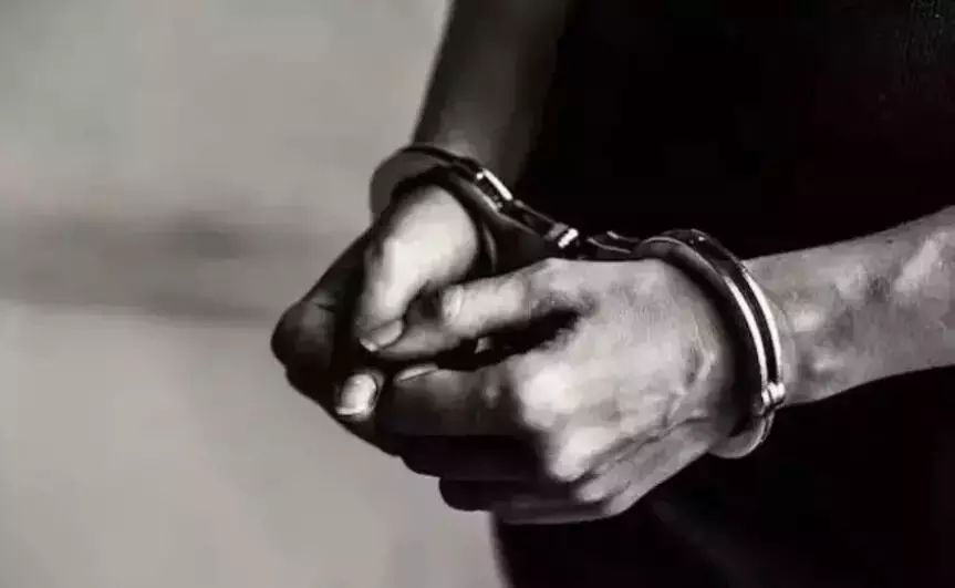 ಯಾದಗಿರಿ | ಅನೈತಿಕ ಸಂಬಂಧ ಆರೋಪ ; ಮಹಿಳೆಯ ತಲೆಬೋಳಿಸಿ, ಖಾರದ ಪುಡಿ ಎರಚಿ ದೌರ್ಜನ್ಯ