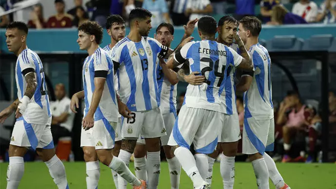 ಫಿಫಾದಿಂದ ಅನುಮತಿ ವಿಳಂಬ: ಭಾರತ-ಅರ್ಜೆಂಟೀನ ಫುಟ್ಬಾಲ್ ತಂಡಗಳ ಸೌಹಾರ್ದ ಪಂದ್ಯ ಮುಂದೂಡಿಕೆ ಫಿಫಾದಿಂದ ಅನುಮತಿ ವಿಳಂಬ: ಭಾರತ-ಅರ್ಜೆಂಟೀನ ಫುಟ್ಬಾಲ್ ತಂಡಗಳ ಸೌಹಾರ್ದ ಪಂದ್ಯ ಮುಂದೂಡಿಕೆ