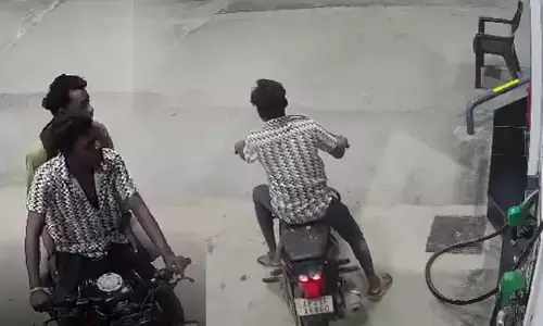 ಕರ್ನೂಲ್ ಬಸ್‌ ದುರಂತ : ಬೈಕ್ ಸವಾರನ ಅಜಾಗರೂಕ ಚಾಲನೆಯ ವೀಡಿಯೊ ವೈರಲ್‌!